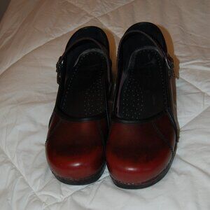 Dansko # 4 Women's Cognac Mary Janes Size 40  Good Preowned Condition